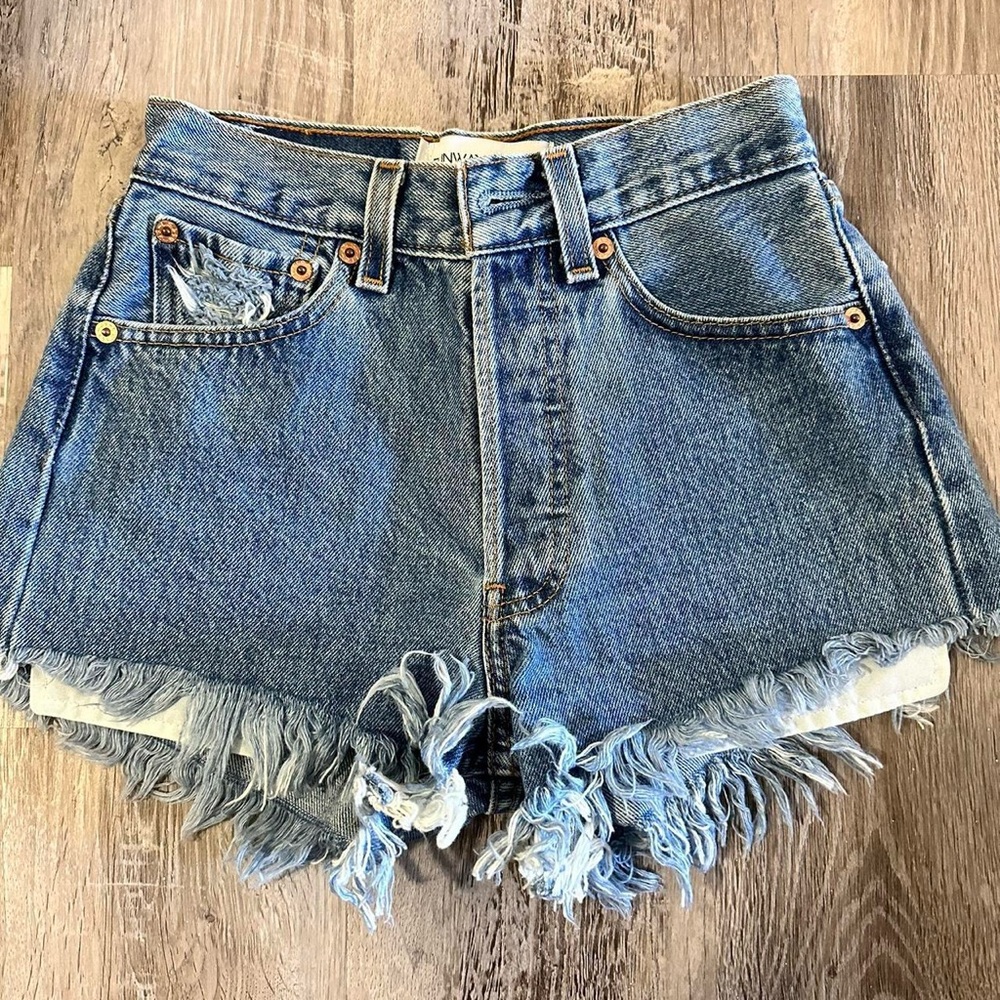 Vintage Levis denim shorts 😍